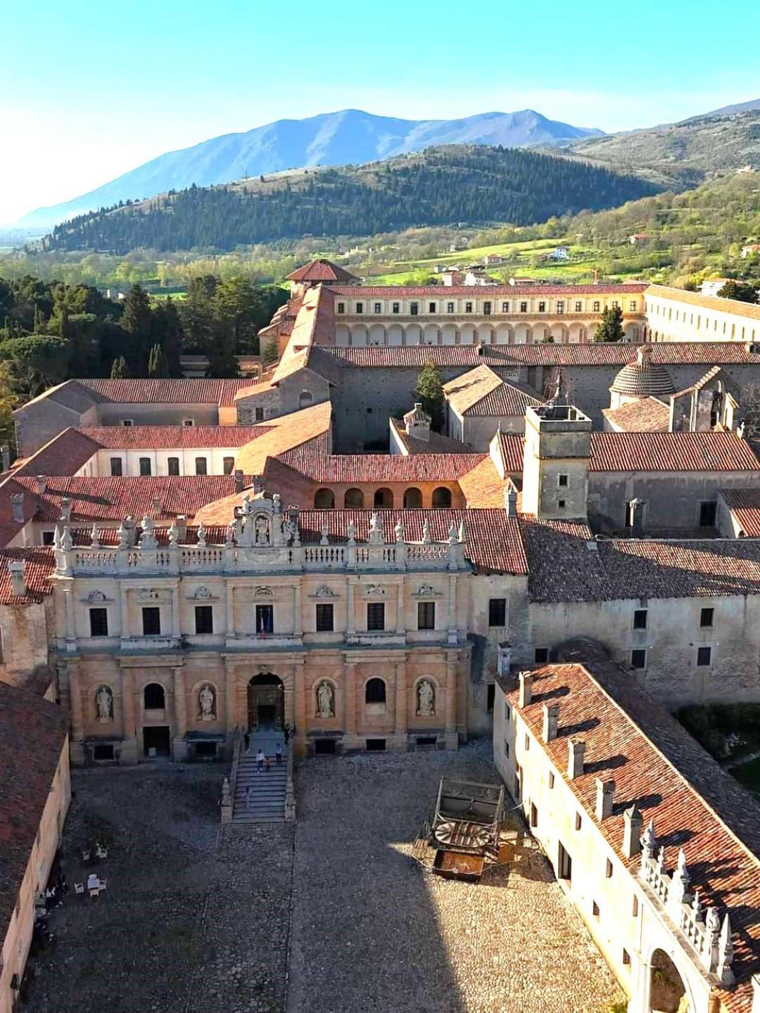 Casa Semeria Certosa Di Padula Eksteriør bilde